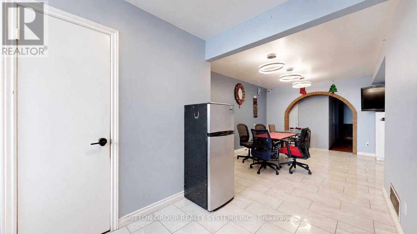 30 Coronado Court, Toronto, ON