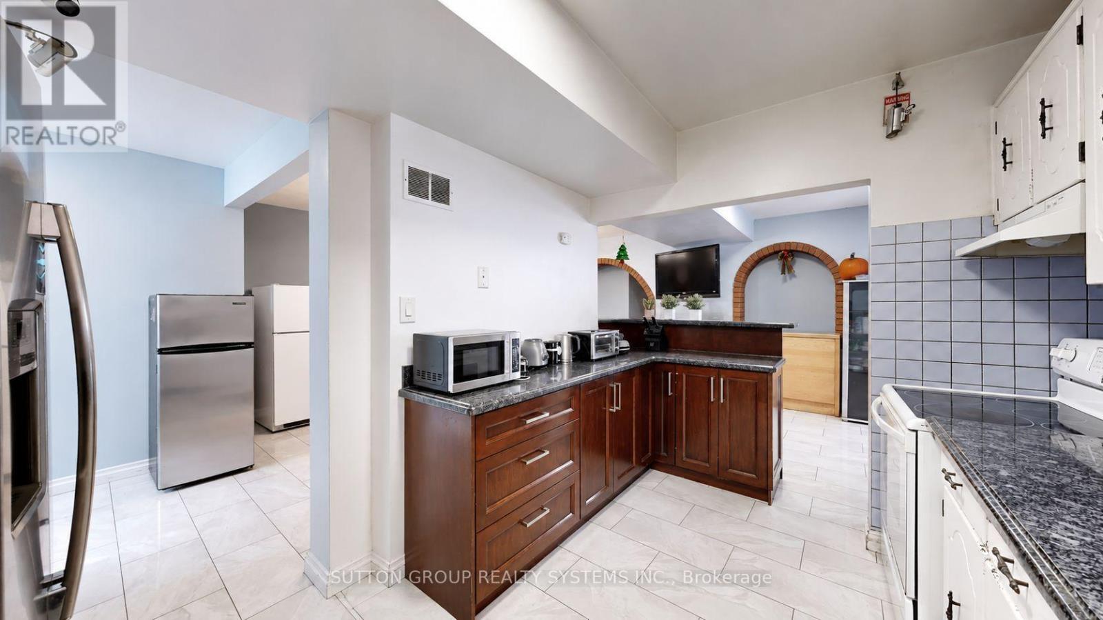 30 Coronado Court, Toronto, ON
