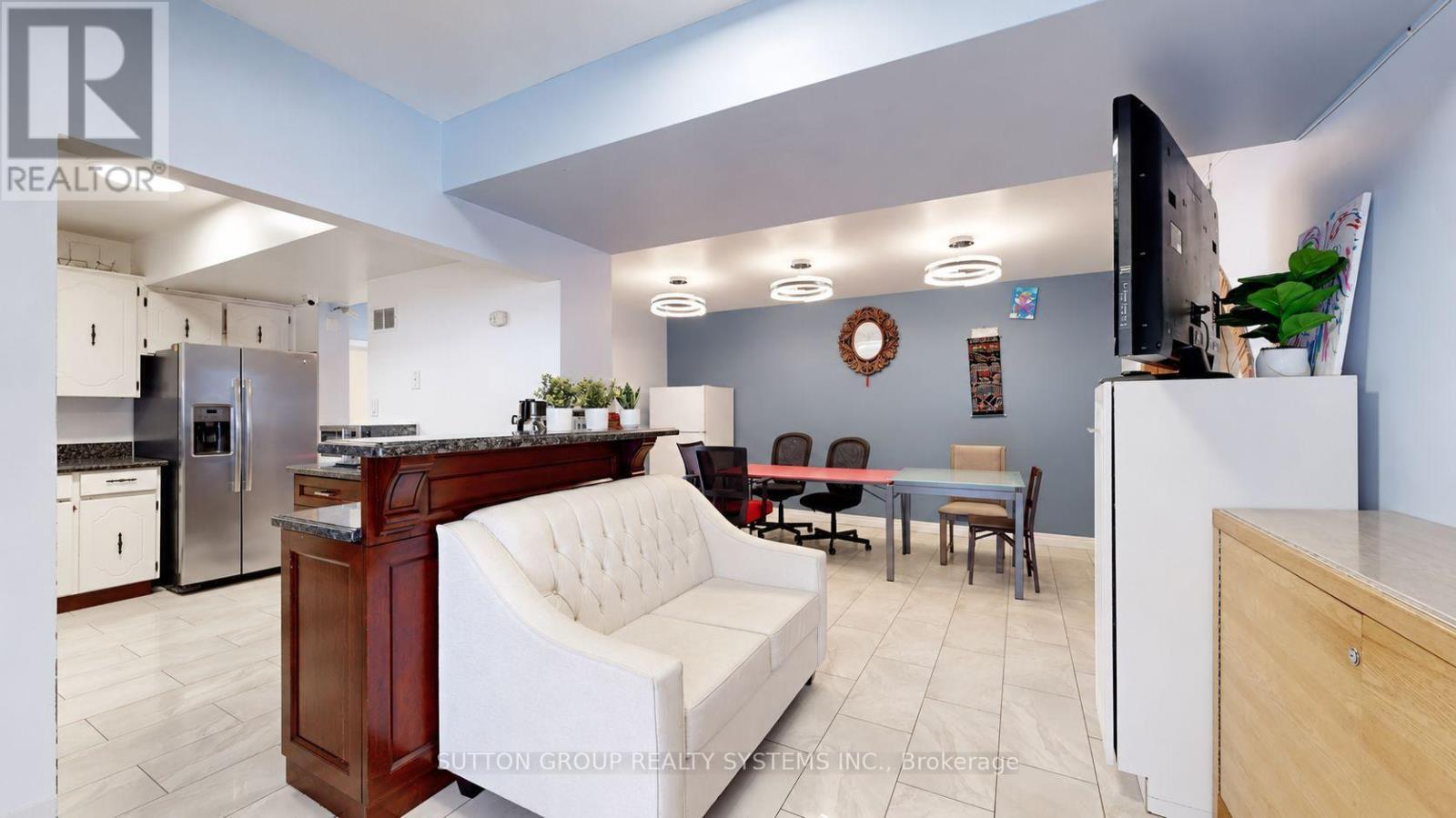 30 Coronado Court, Toronto, ON