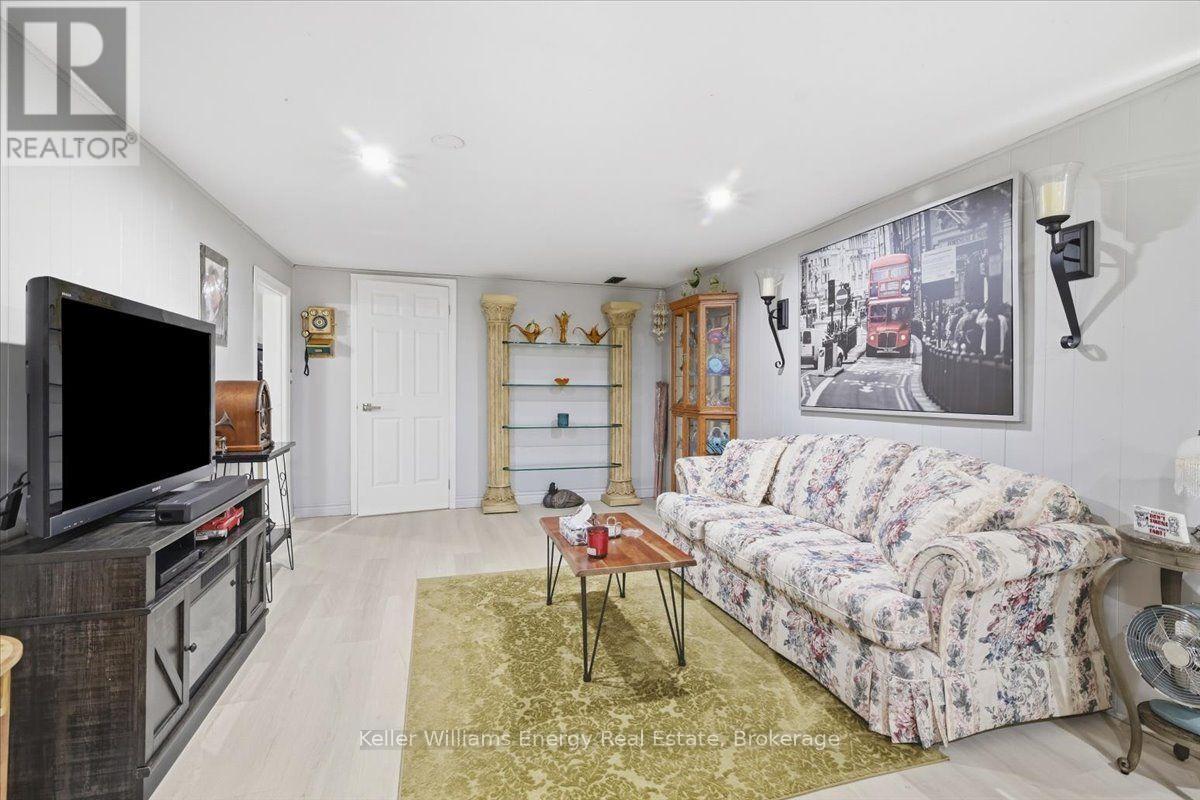 Family Room - 30 Dominion Drive, Kawartha Lakes (Lindsay), ON