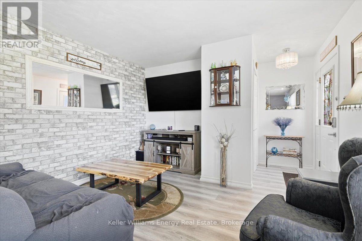 Living Room - 30 Dominion Drive, Kawartha Lakes (Lindsay), ON