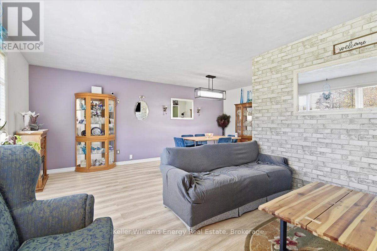 L Shaped Room (Open Concept) - 30 Dominion Drive, Kawartha Lakes (Lindsay), ON
