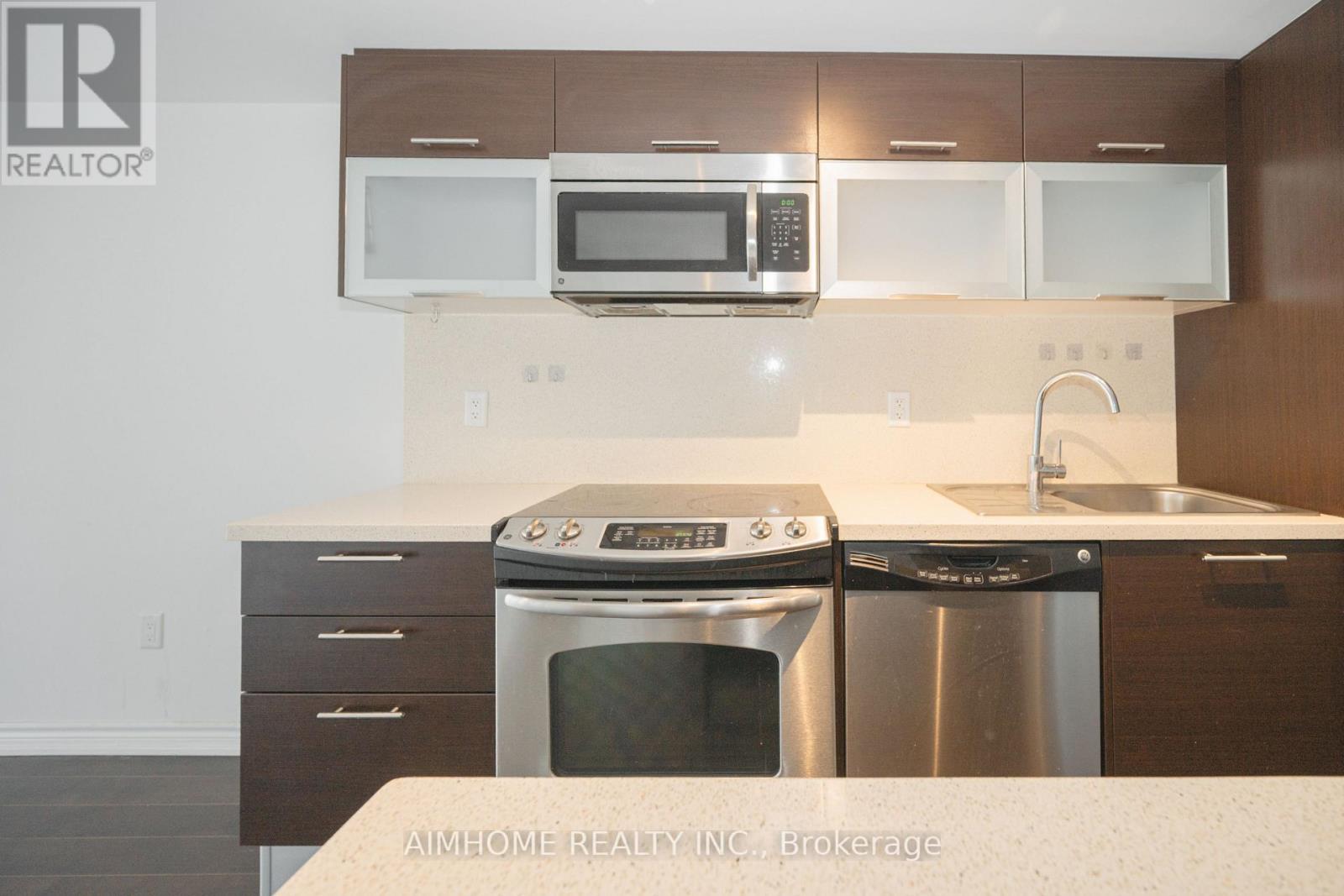 1405 - 386 Yonge Street, Toronto, ON