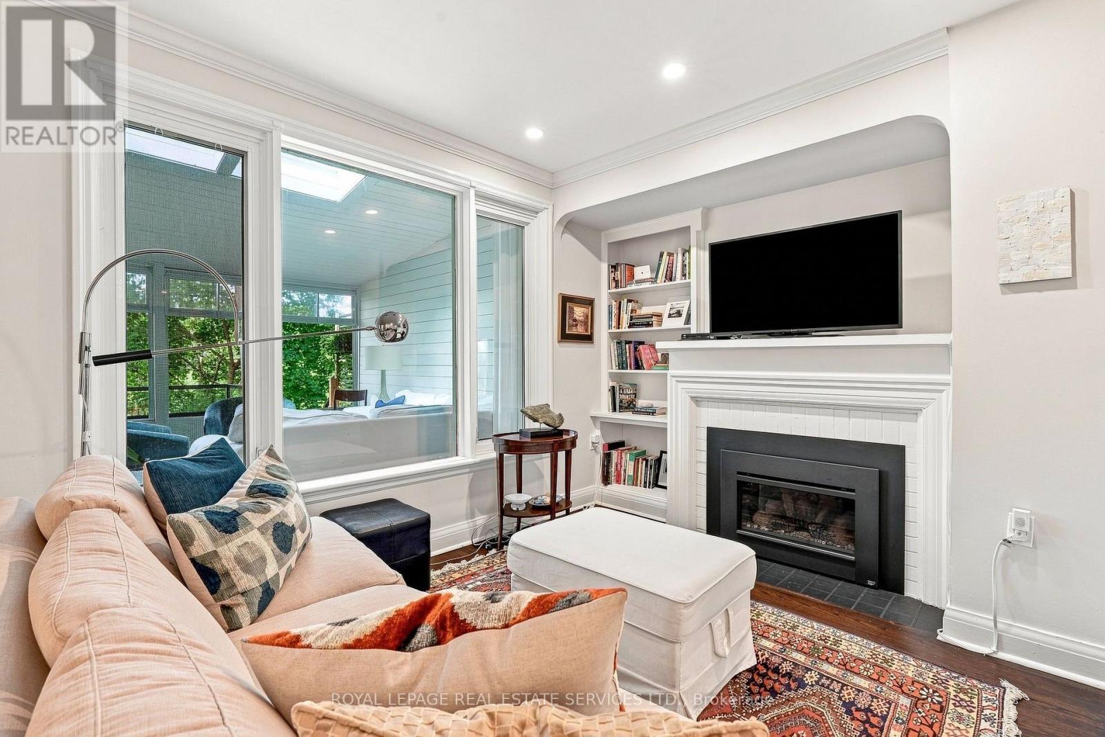 372 Trafalgar Road, Oakville, ON