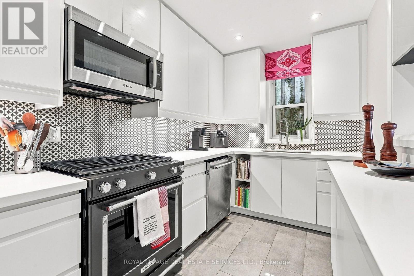 372 Trafalgar Road, Oakville, ON