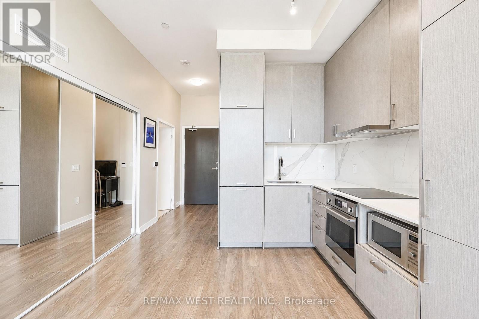 311 - 60 Honeycrisp Crescent, Vaughan, ON