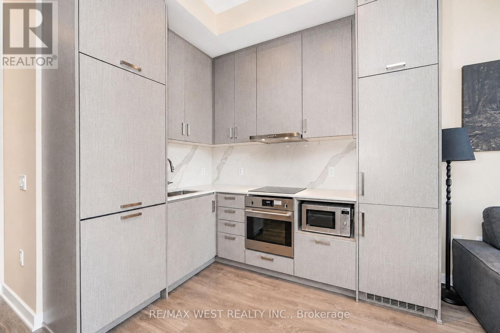 311 - 60 Honeycrisp Crescent, Vaughan, ON
