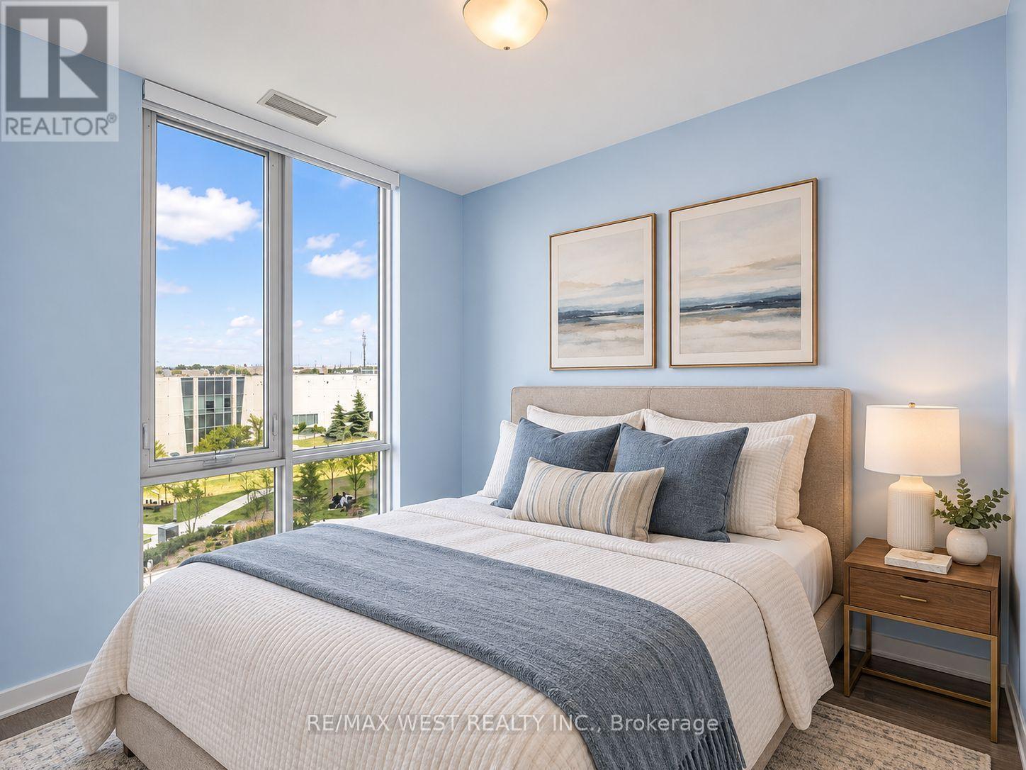 311 - 60 Honeycrisp Crescent, Vaughan, ON