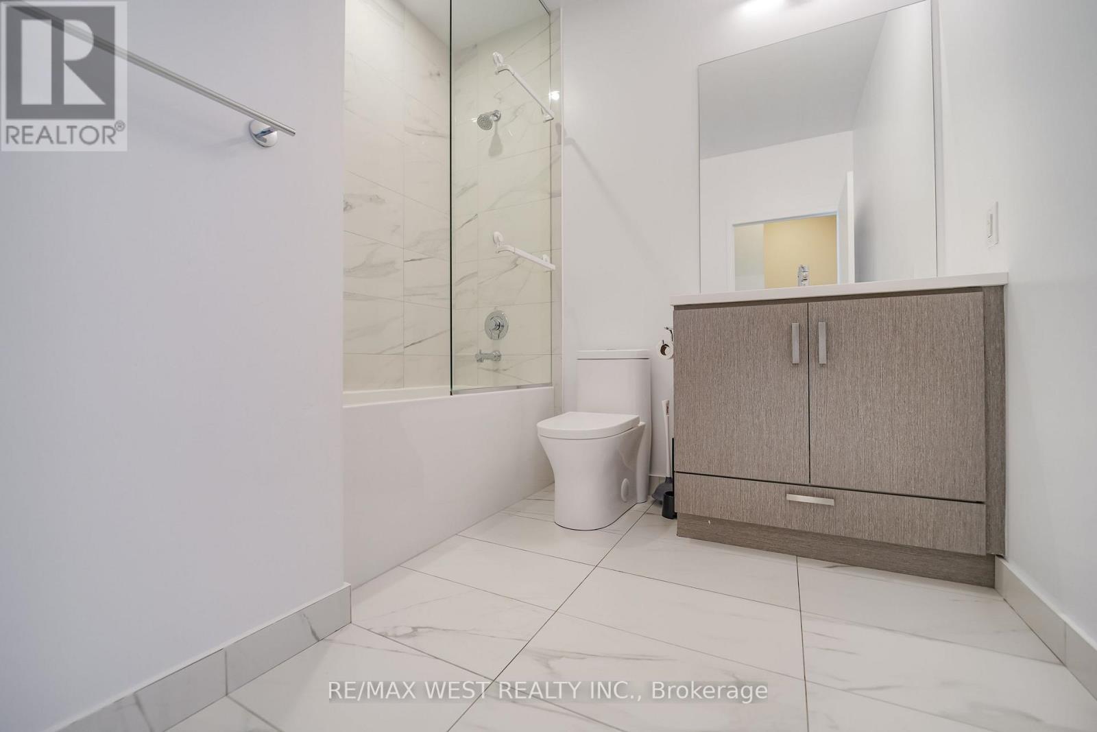 311 - 60 Honeycrisp Crescent, Vaughan, ON