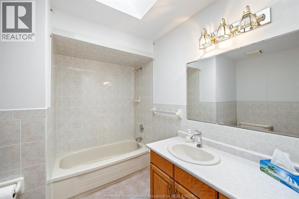 256 Kenilworth Place, Windsor, ON