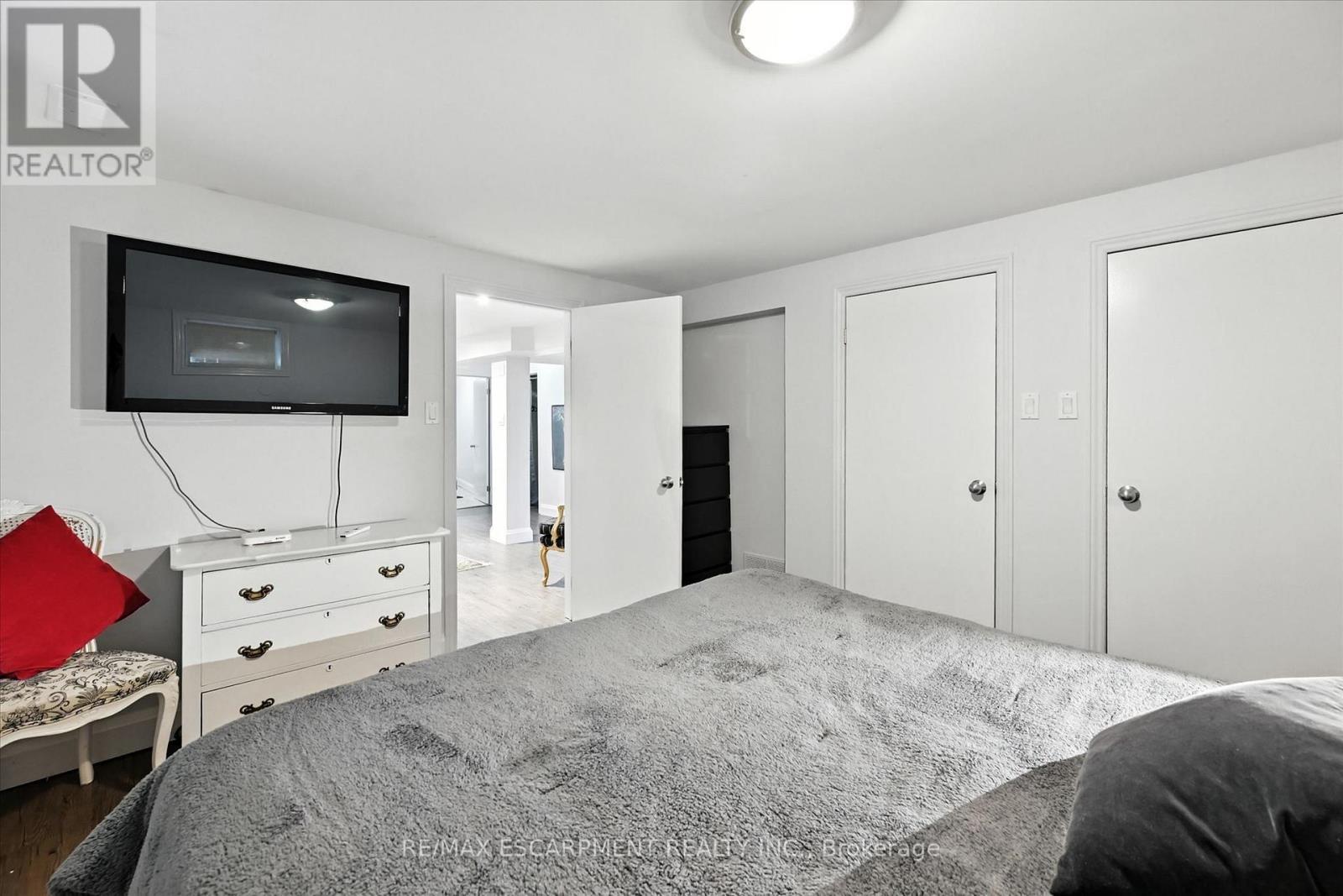 2209 Ghent Avenue, Burlington, ON
