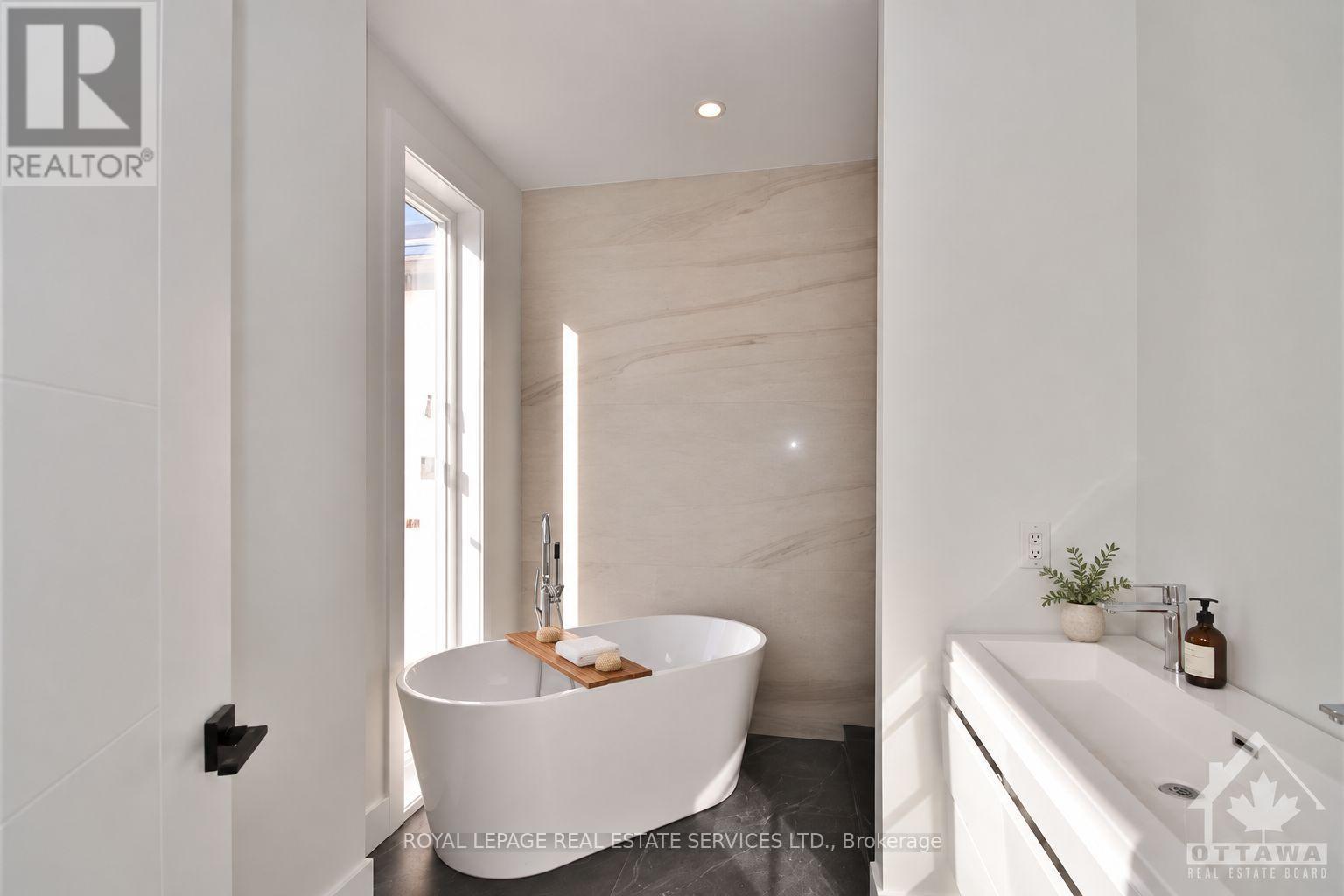 4B Huron Avenue N, Ottawa, ON