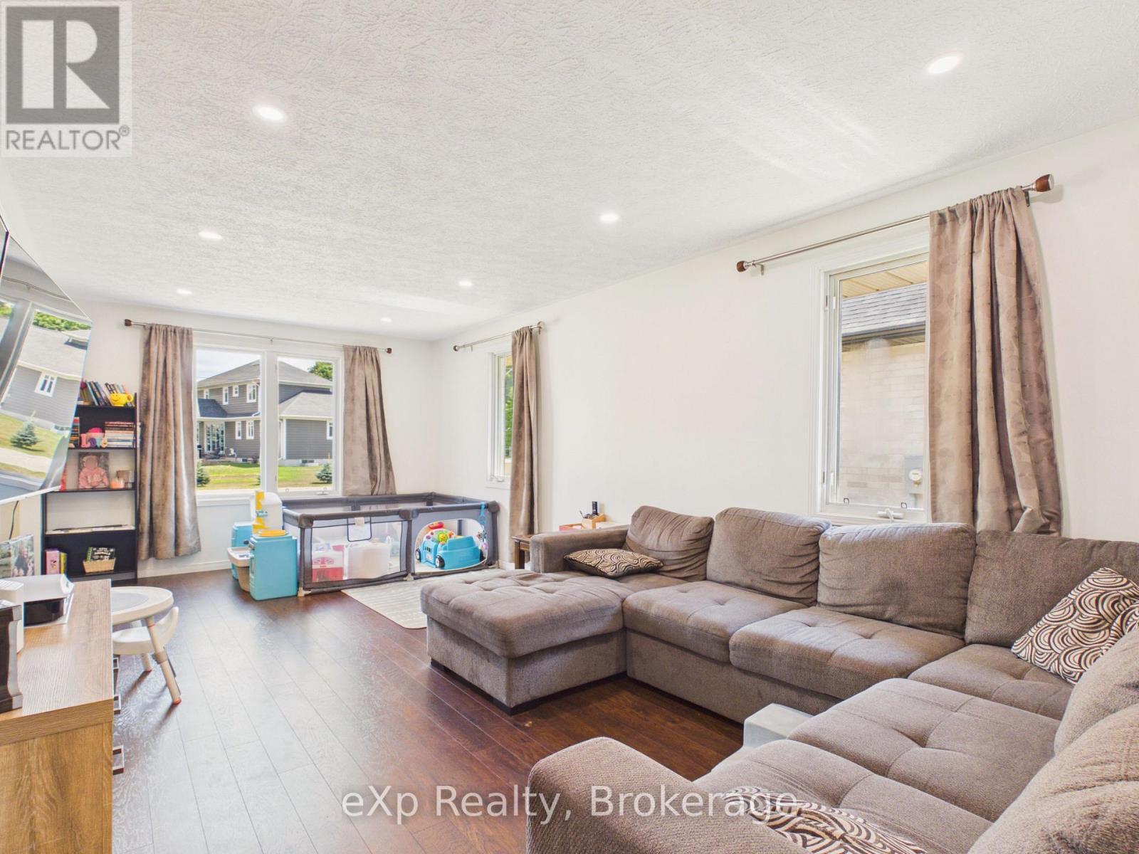 1103 Marietta Street, Howick, ON