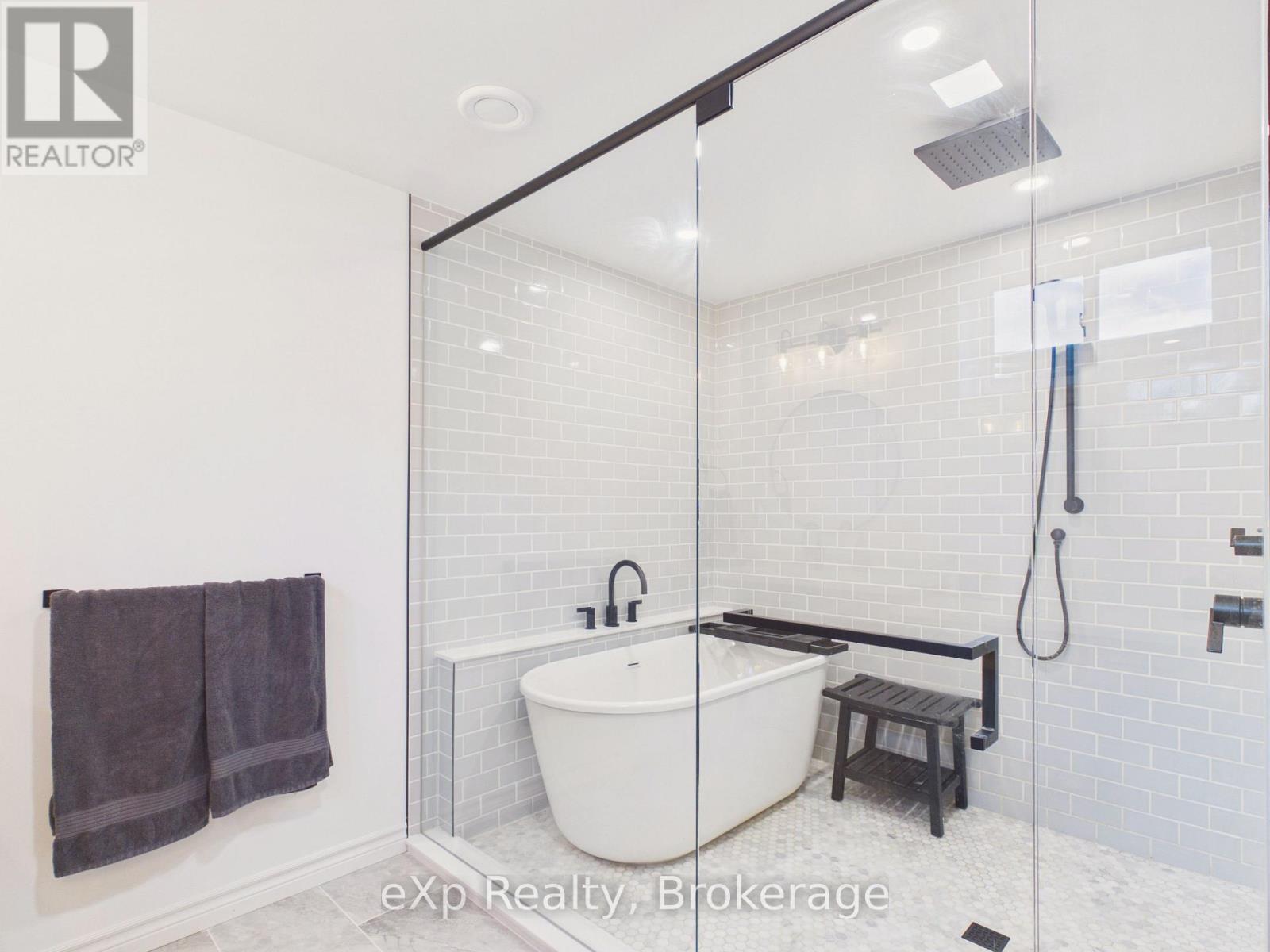 1103 Marietta Street, Howick, ON