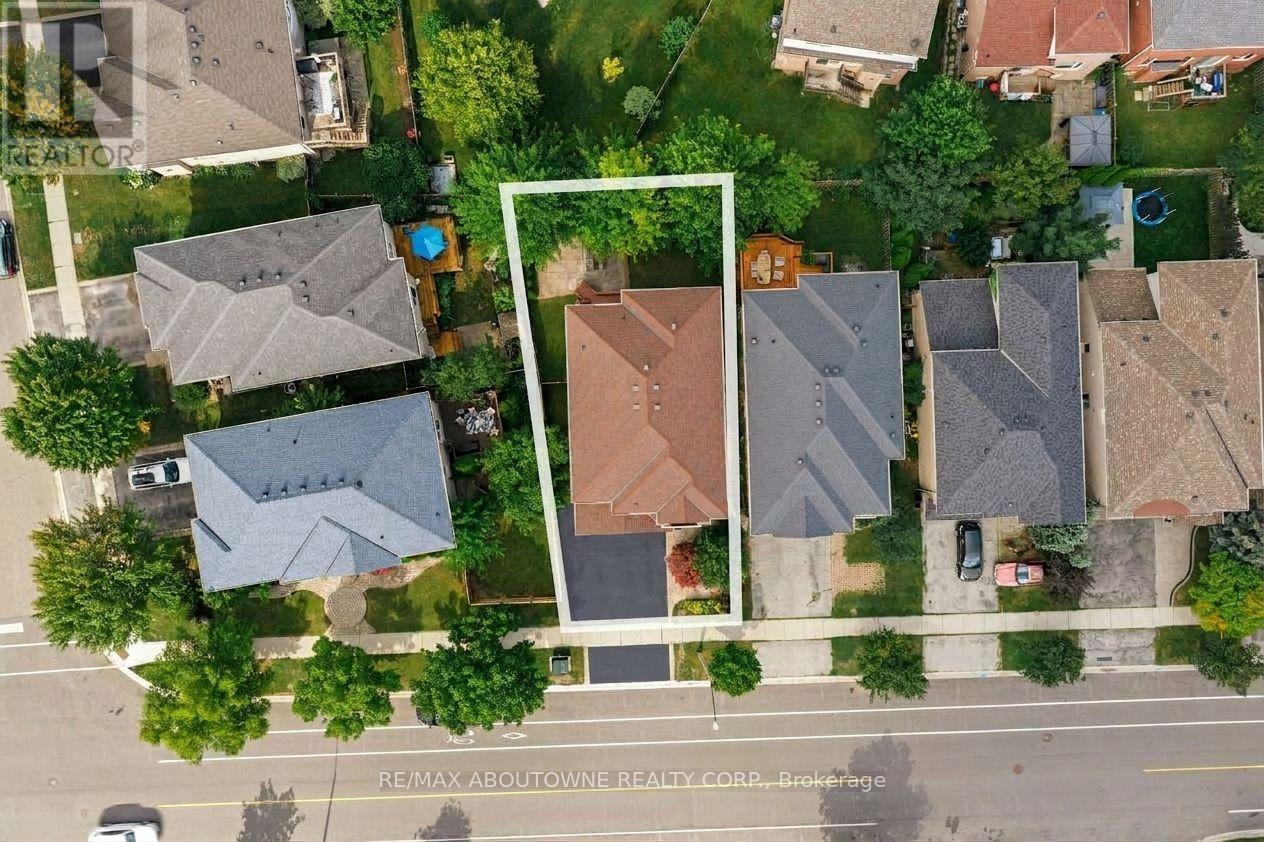 2381 Grand Oak Trail, Oakville, ON
