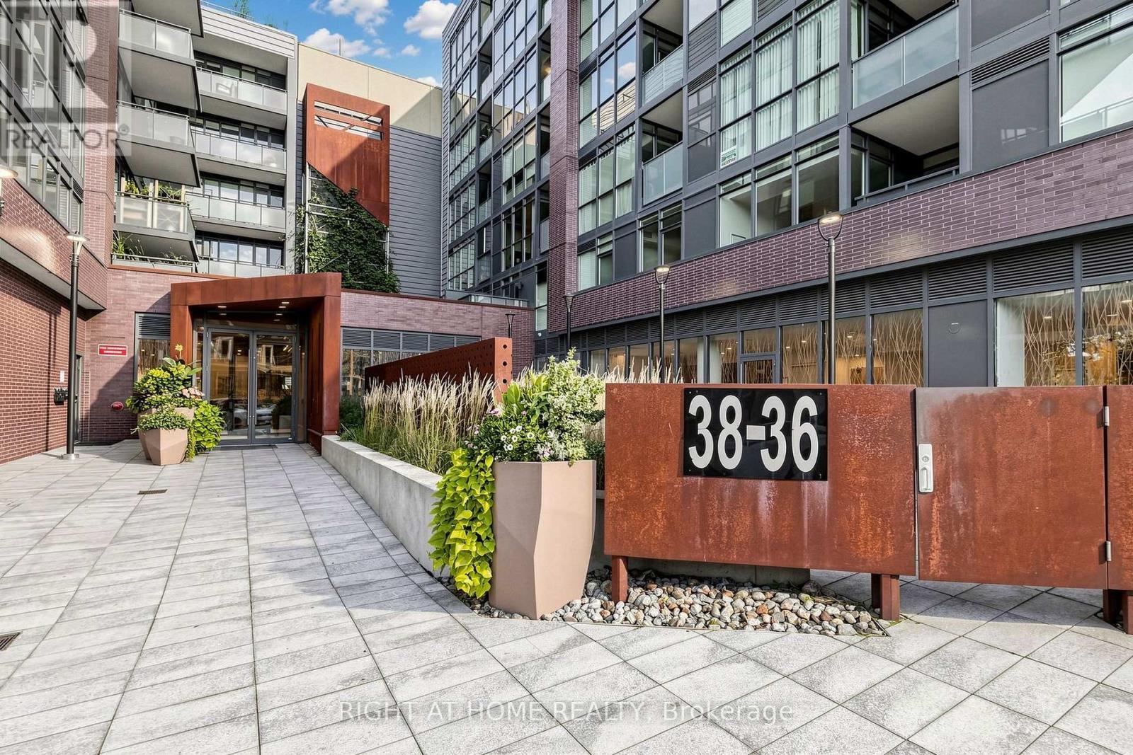 307 - 36 Howard Park Avenue, Toronto, ON