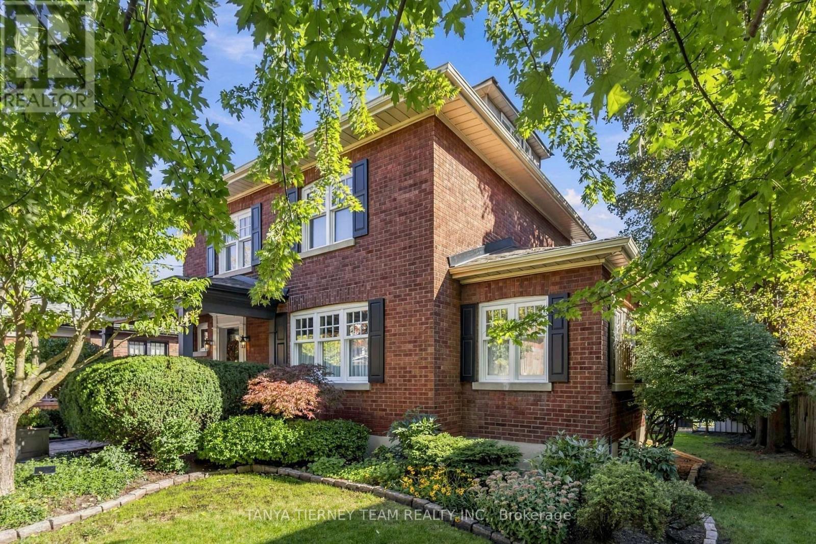 511 Centre Street S, Whitby, ON