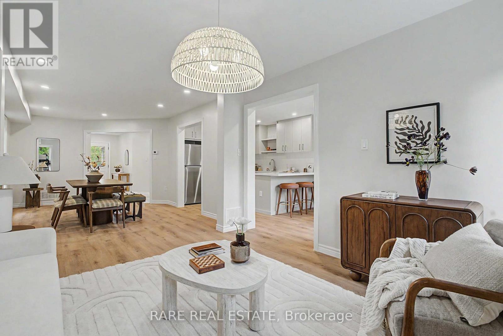 521 Hickory Avenue N, Whitby, ON