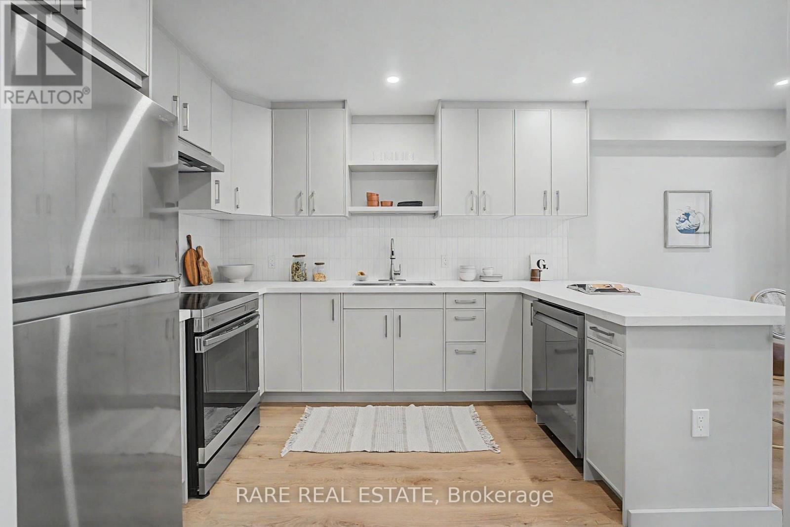 521 Hickory Avenue N, Whitby, ON