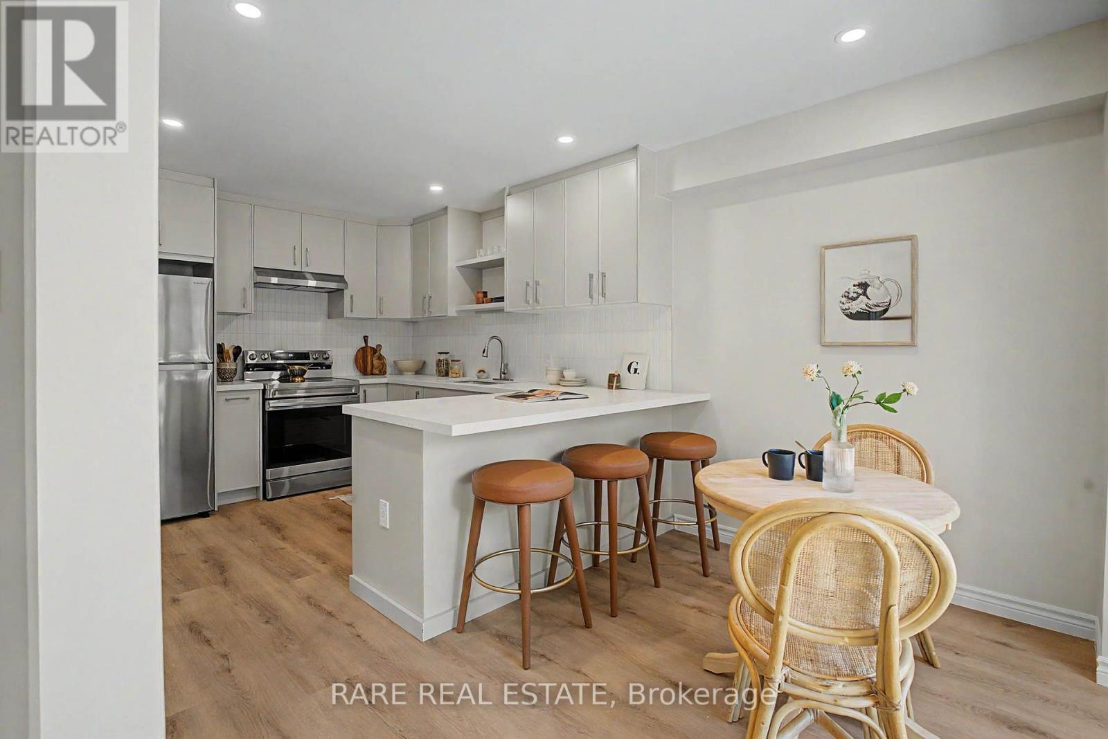 521 Hickory Avenue N, Whitby, ON