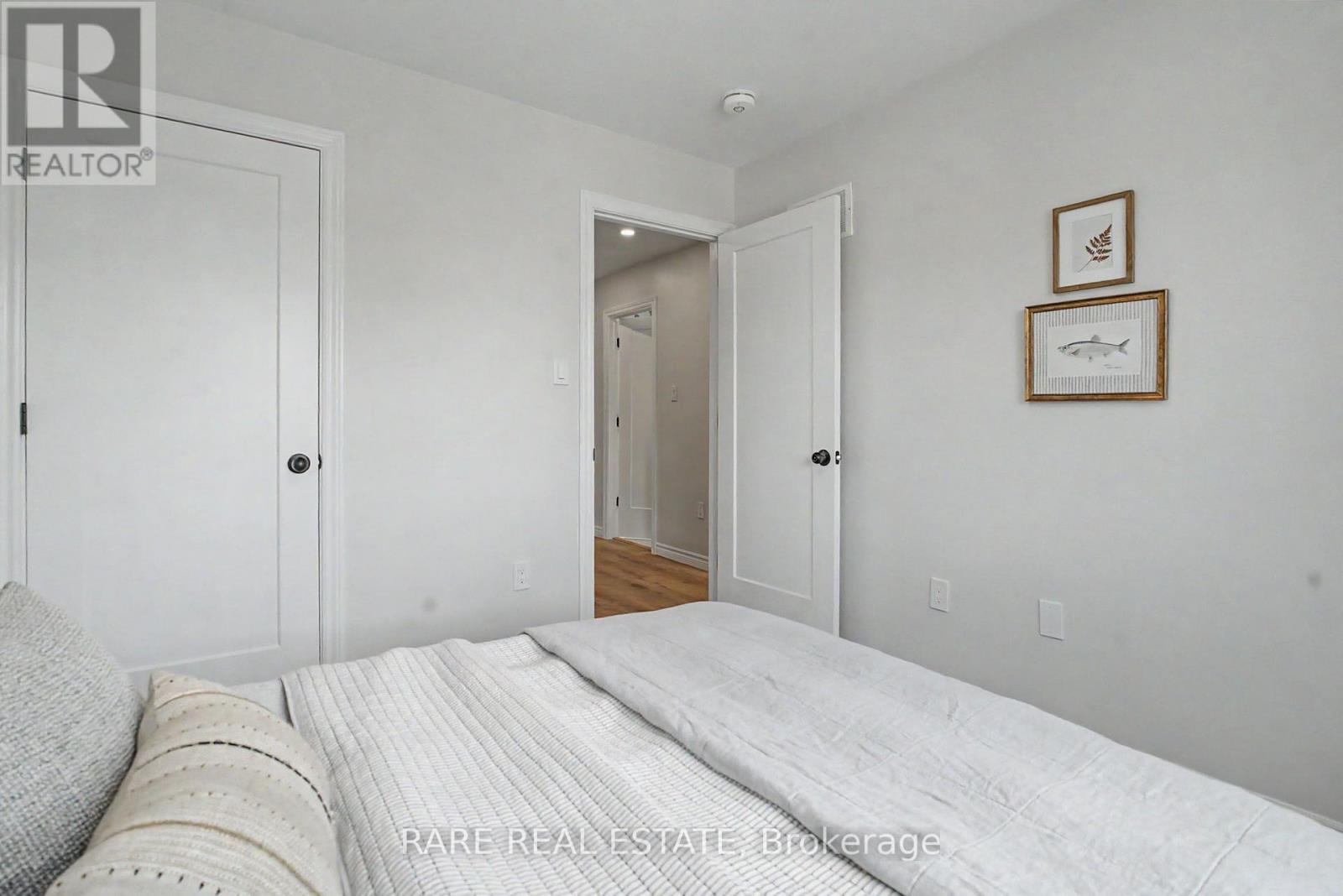 521 Hickory Avenue N, Whitby, ON