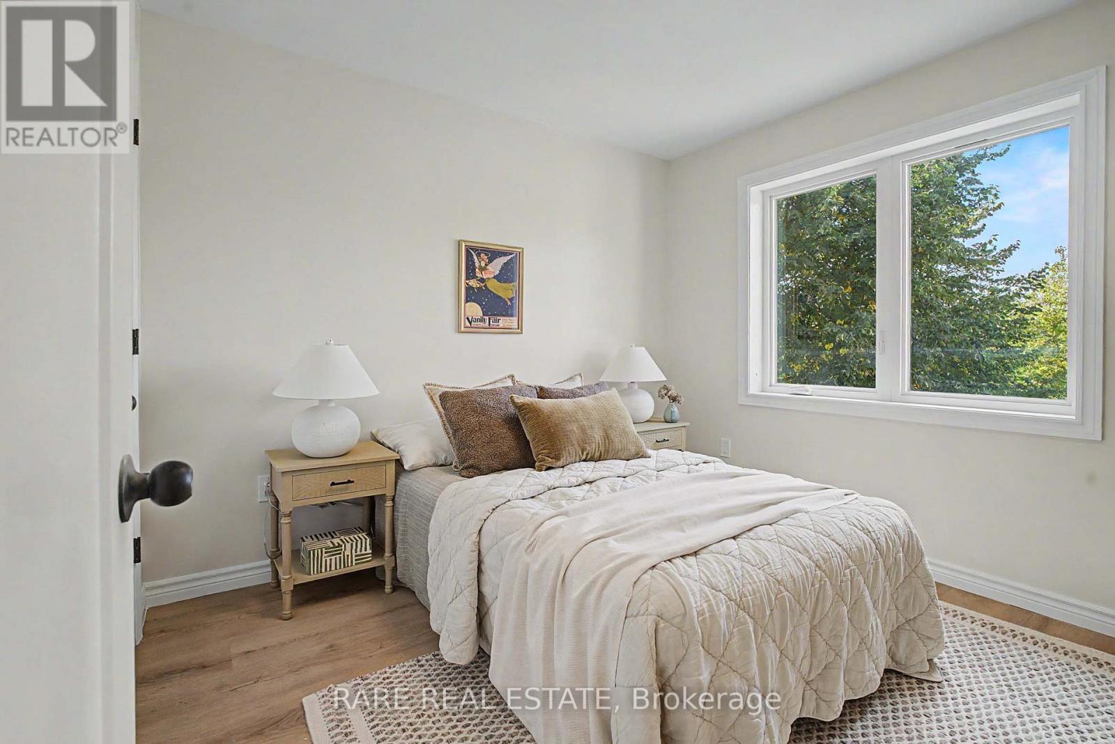 521 Hickory Avenue N, Whitby, ON