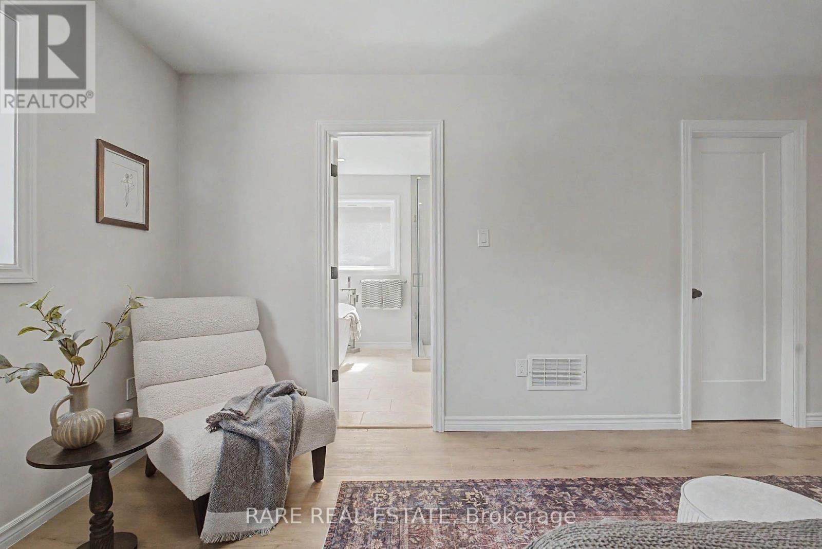 521 Hickory Avenue N, Whitby, ON