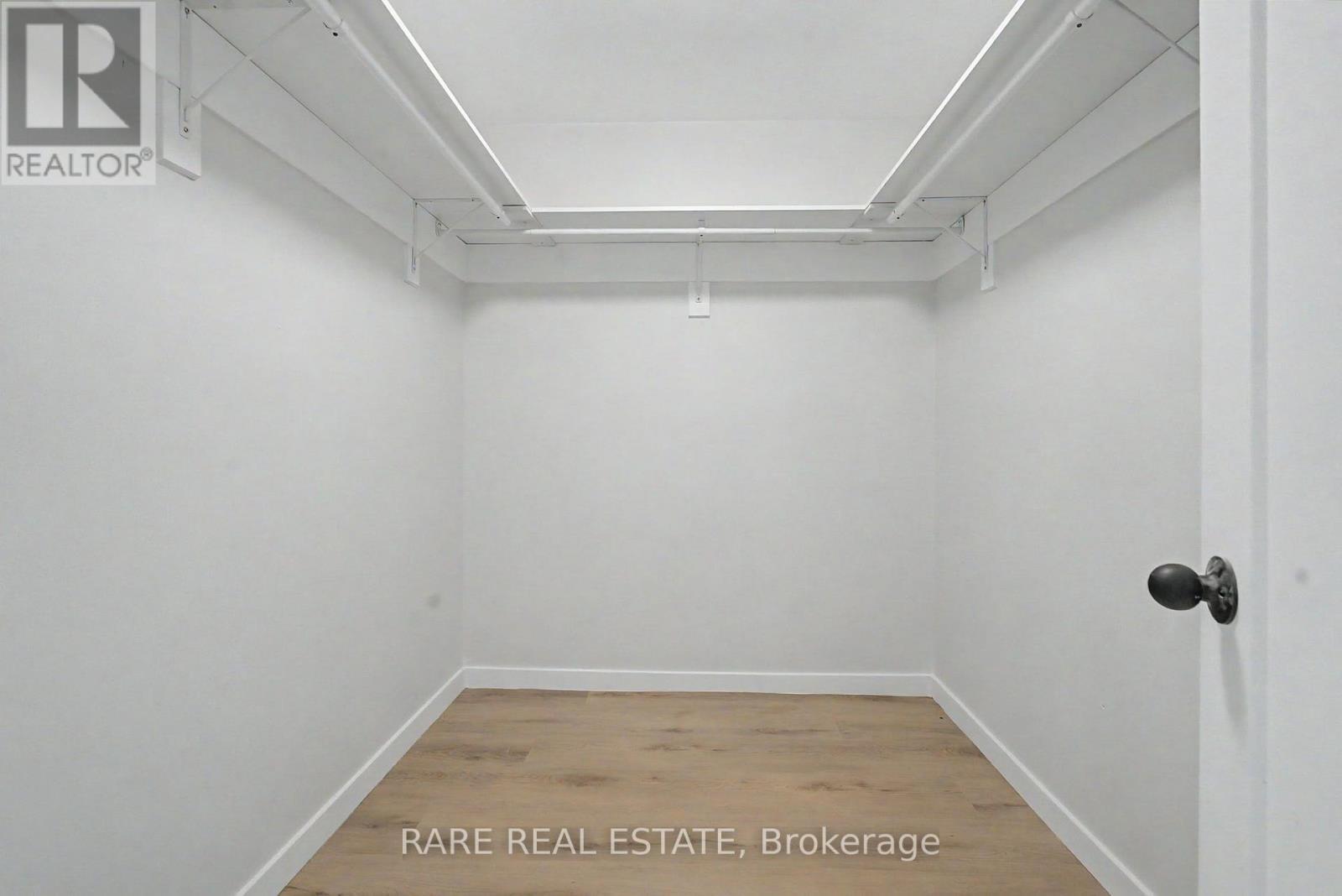 521 Hickory Avenue N, Whitby, ON