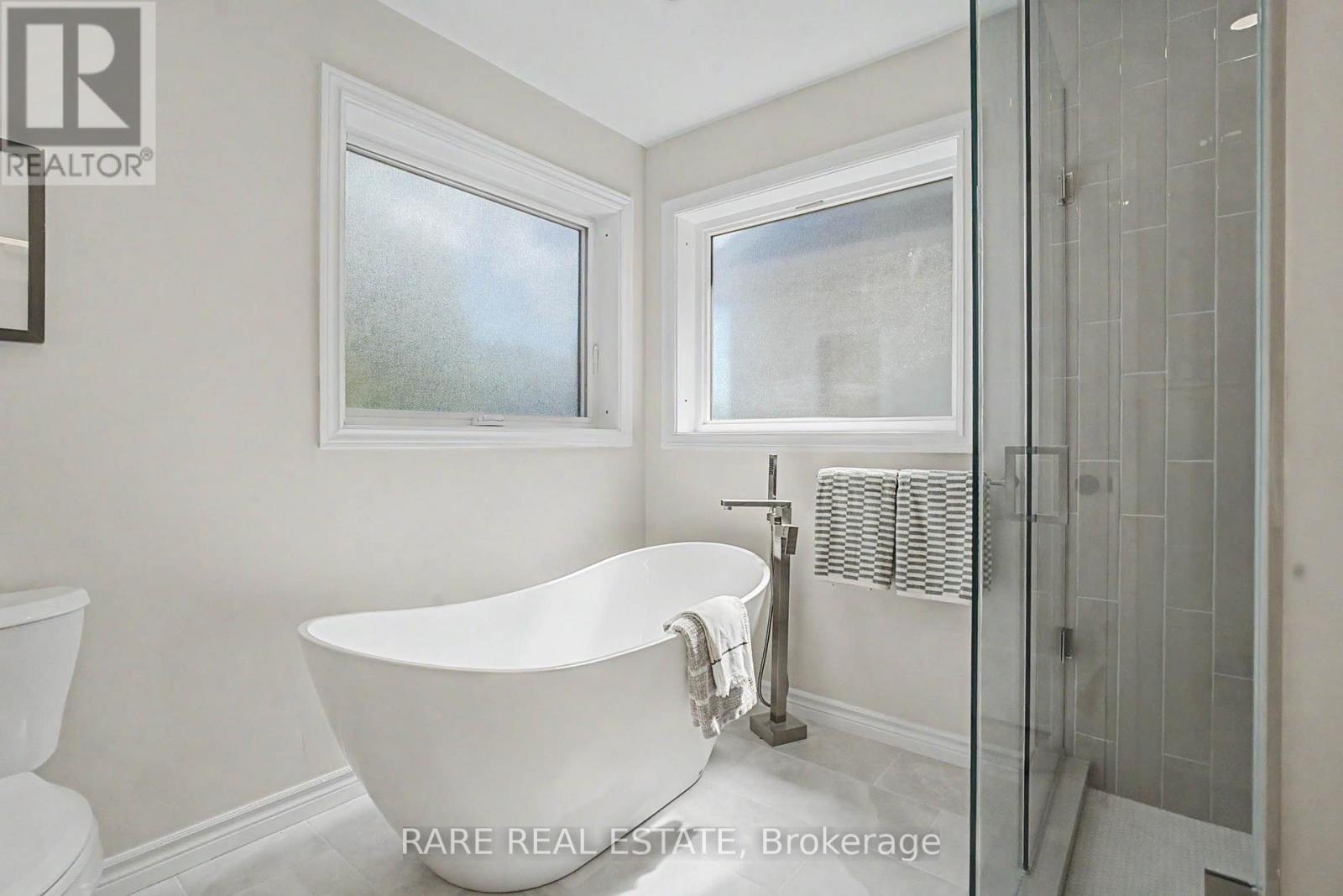 521 Hickory Avenue N, Whitby, ON