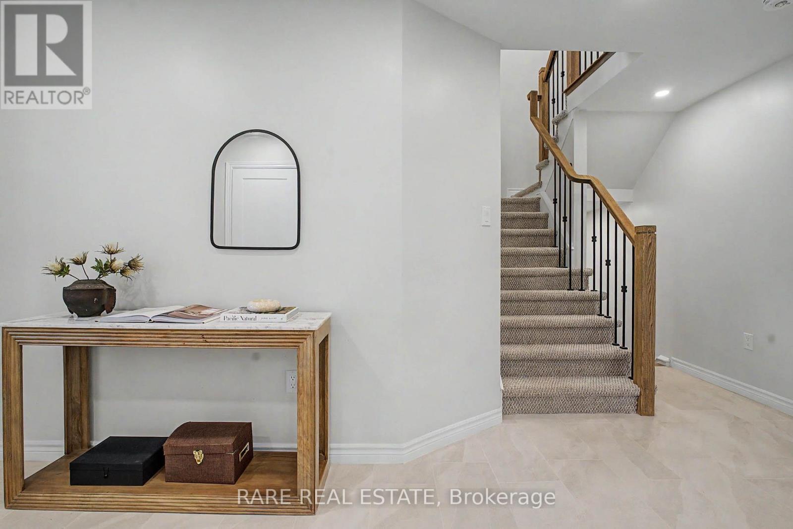 521 Hickory Avenue N, Whitby, ON