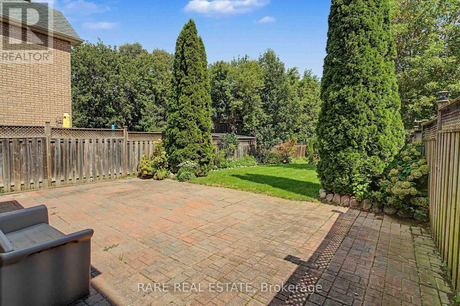 521 Hickory Avenue N, Whitby, ON