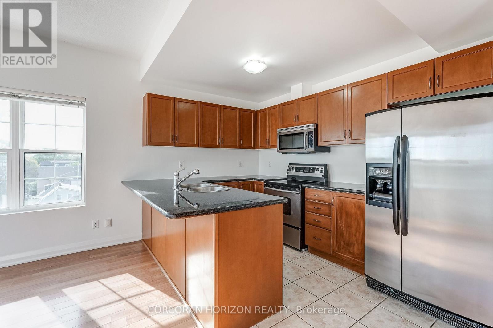 Ph3 - 35 Hunt Avenue, Richmond Hill, ON