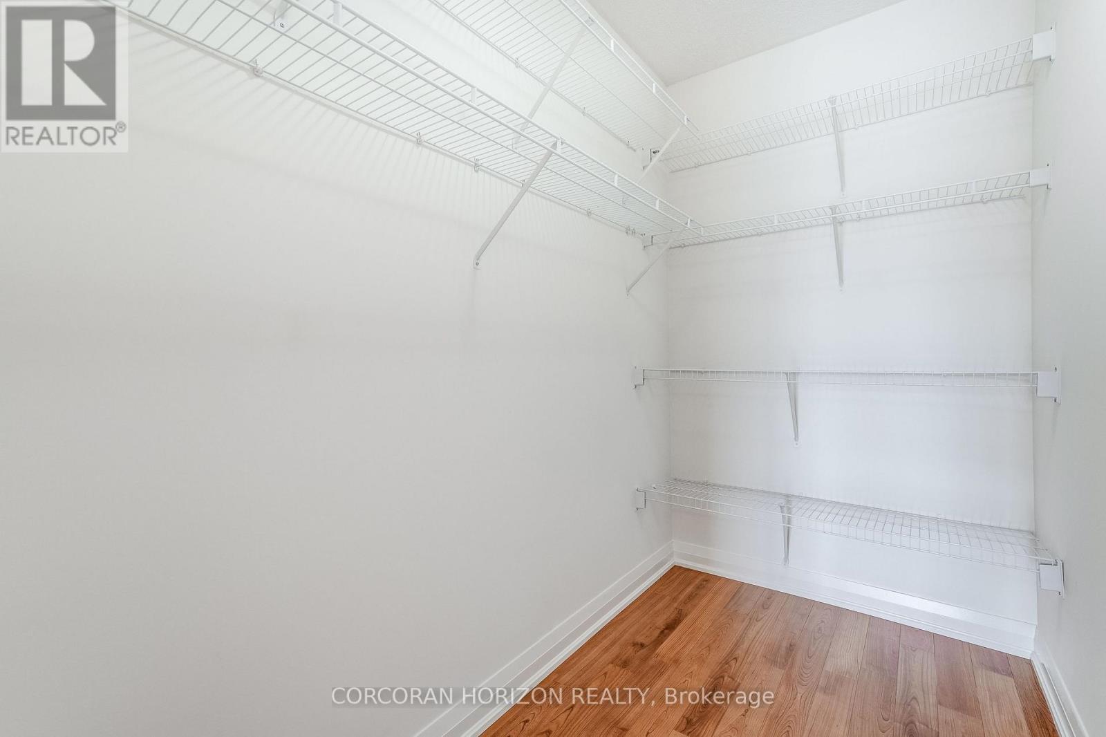 Spacious walk in closet in Primary bedroom - Ph3 - 35 Hunt Avenue, Richmond Hill, ON