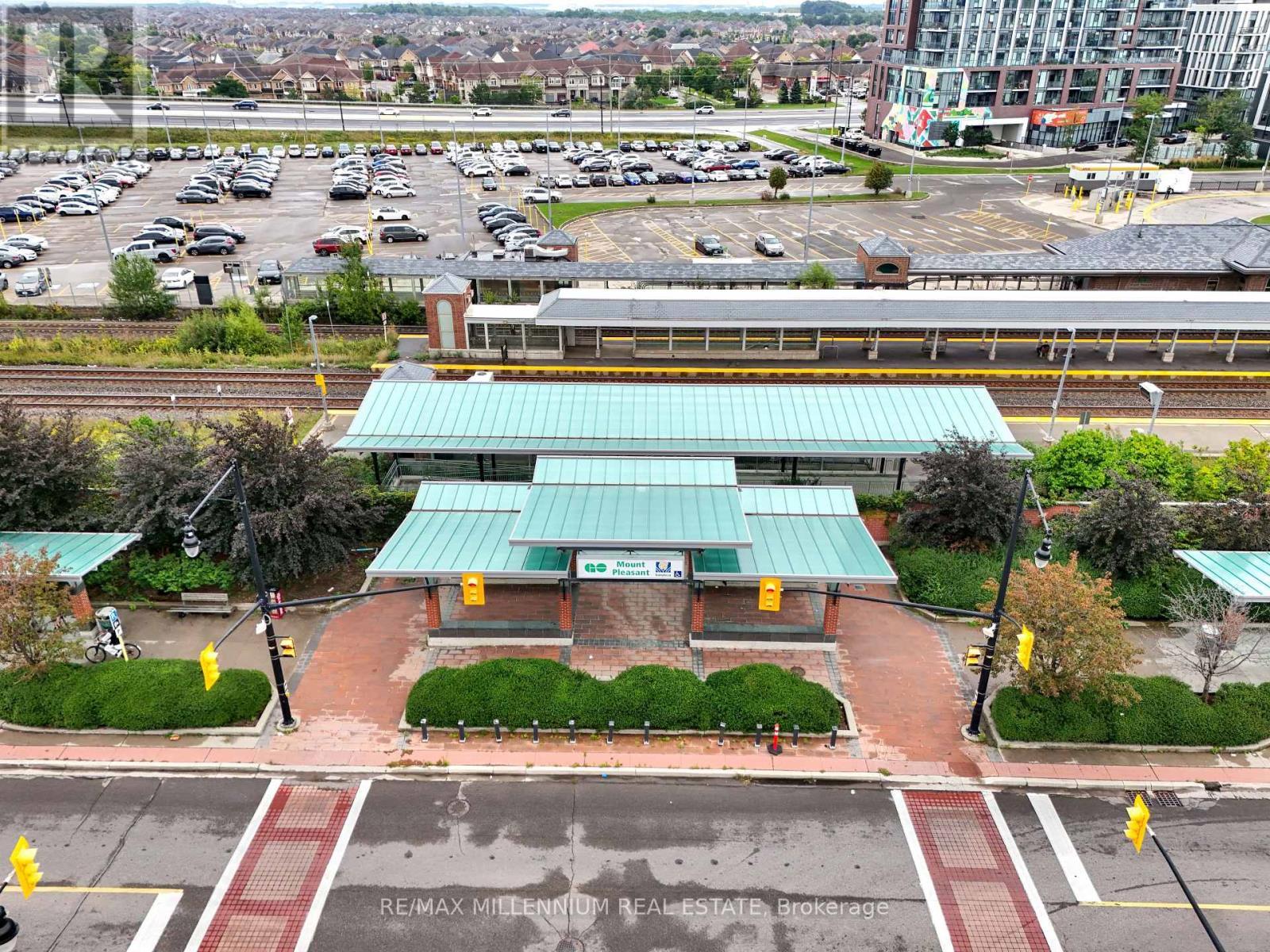 39 Decker Hollow Circle, Brampton, ON