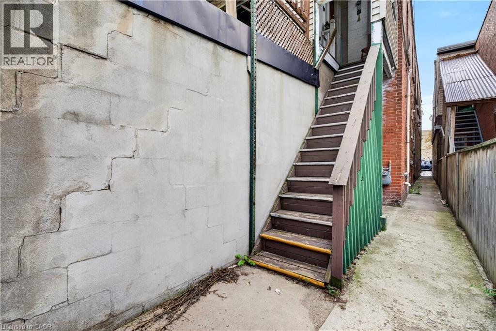 Additional content - 689 E Barton Street E, Hamilton, ON