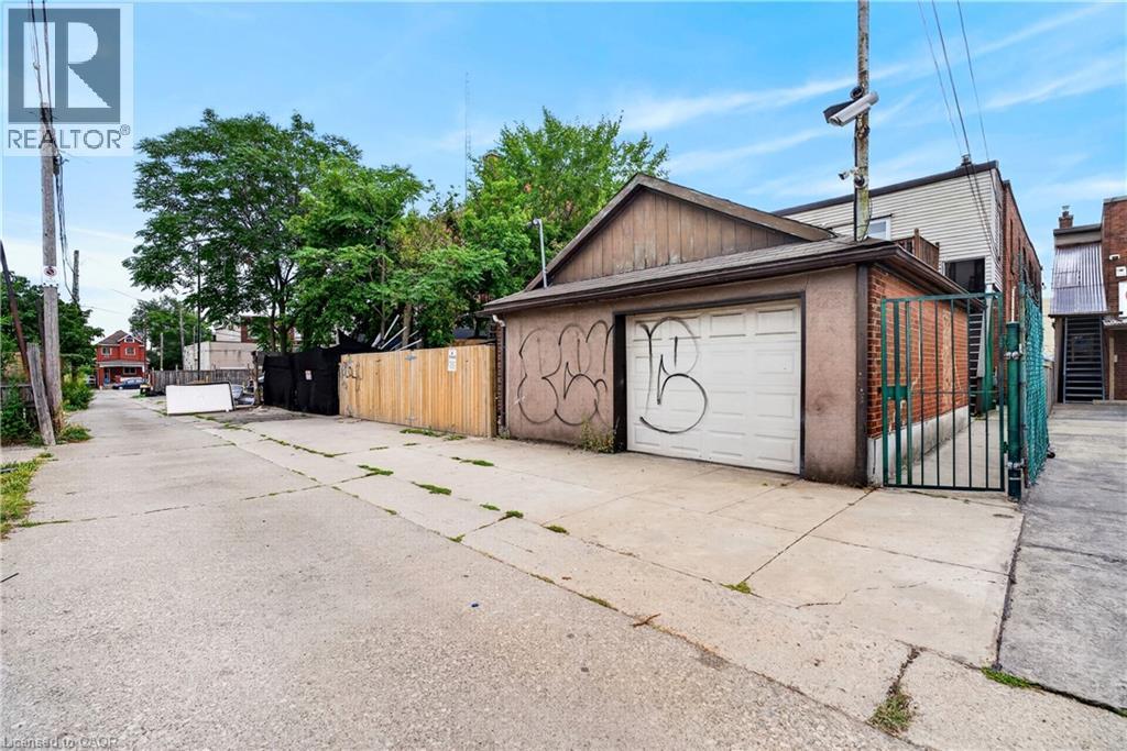 Additional content - 689 E Barton Street E, Hamilton, ON