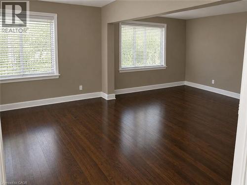 689 Barton Street E, Hamilton, ON 