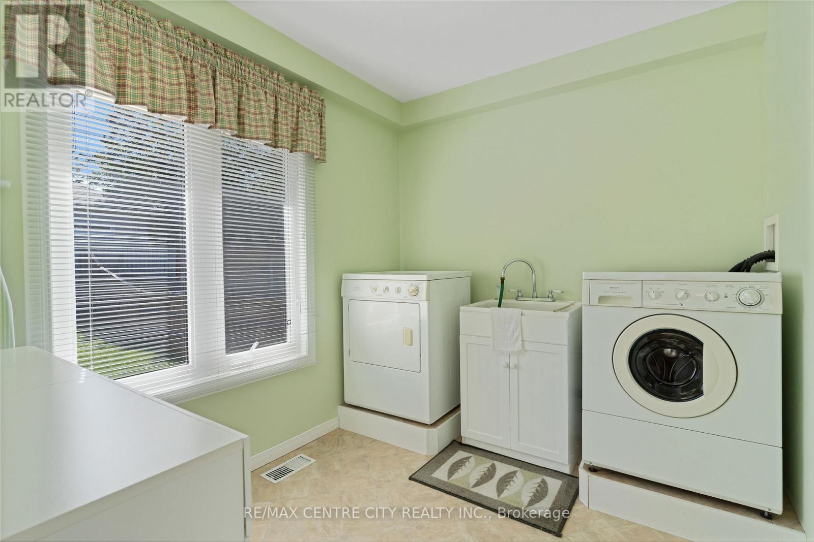 Main Floor Laundry - 297 Wilson Avenue, Kitchener, ON