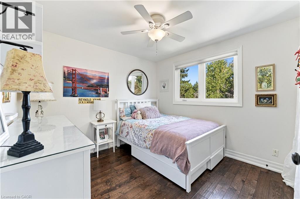 Fan, hardwood flooring, oversized window. - 58 Uplands Avenue, Hamilton, ON