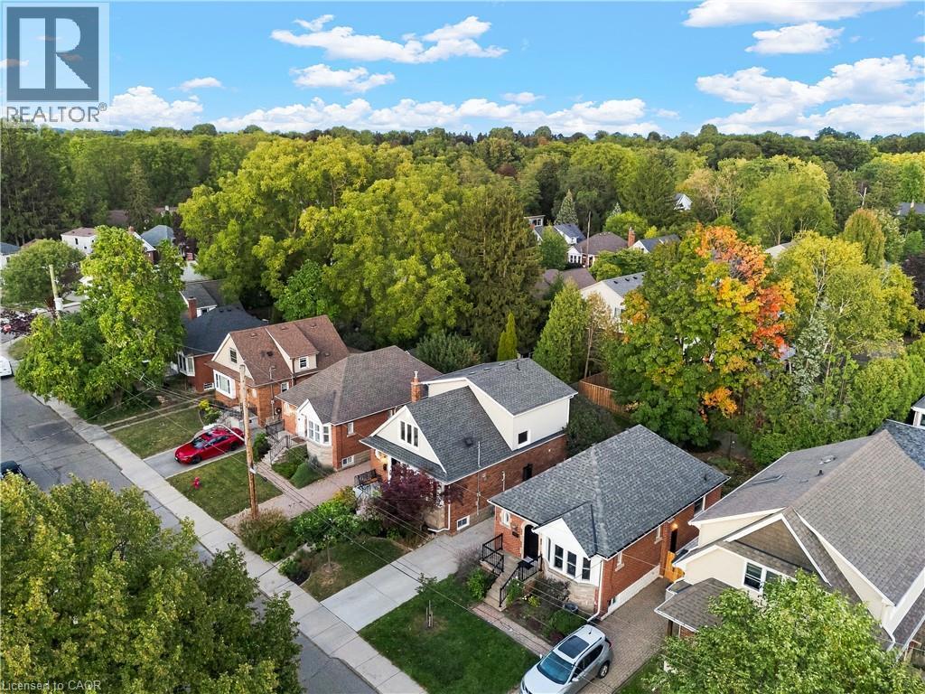 mature landscaping - 58 Uplands Avenue, Hamilton, ON