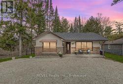 3184 MOSLEY STREET Wasaga Beach, ON L9Z 1V4