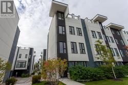 11 MARINERS PIER WAY Orillia, ON L3V 8P4
