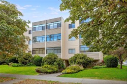 #302-924 Cook St Victoria, BC V8V 3Z3