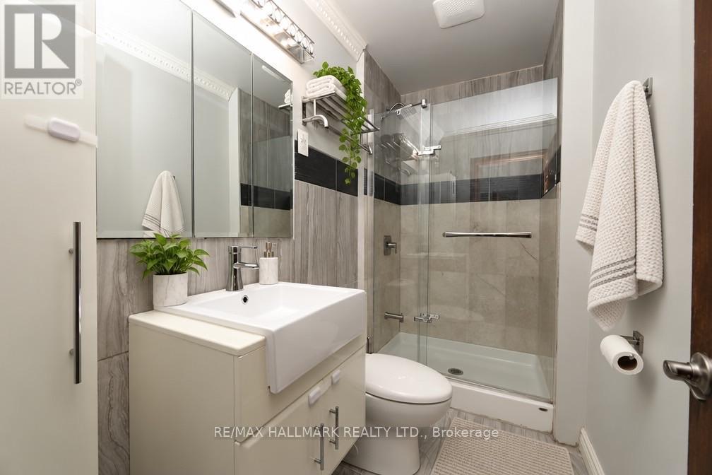 11 Brookside Drive, Mississauga, ON
