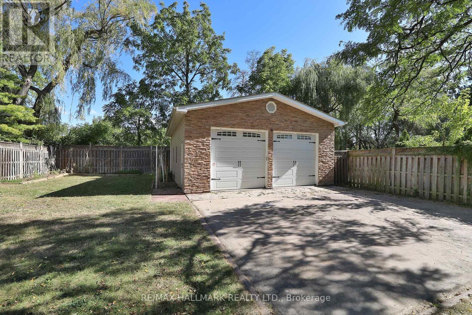 11 Brookside Drive, Mississauga, ON