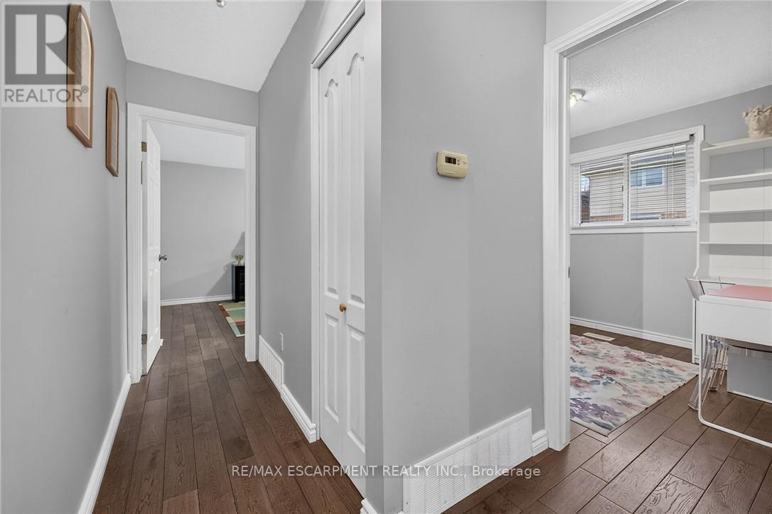 10 Krafty Court, Hamilton, ON