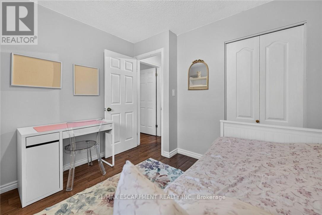 10 Krafty Court, Hamilton, ON