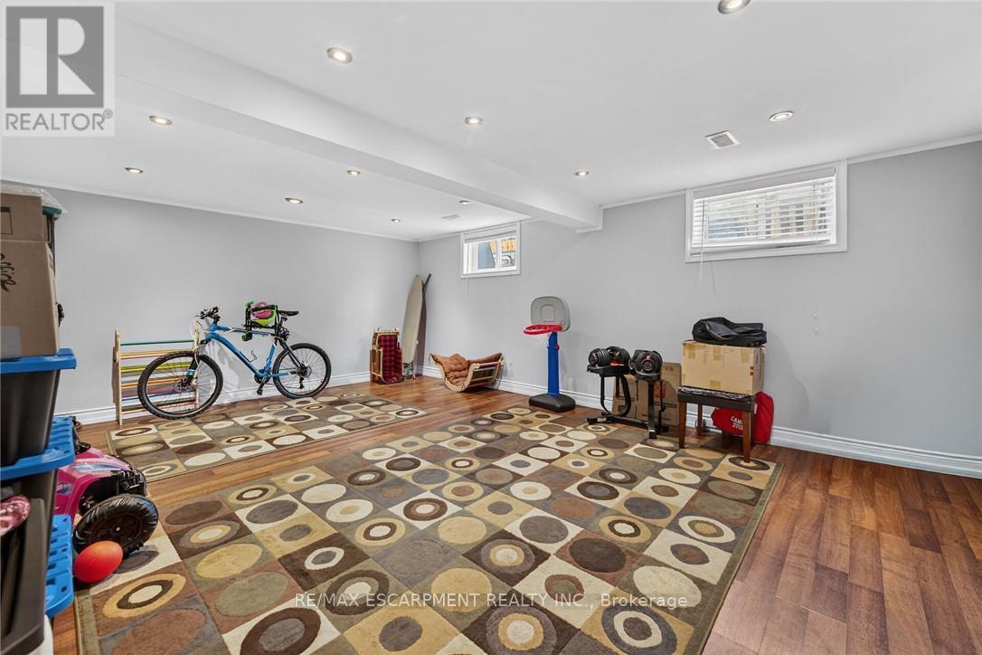 10 Krafty Court, Hamilton, ON