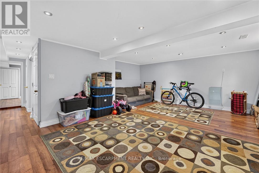 10 Krafty Court, Hamilton, ON