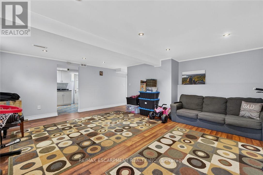 10 Krafty Court, Hamilton, ON
